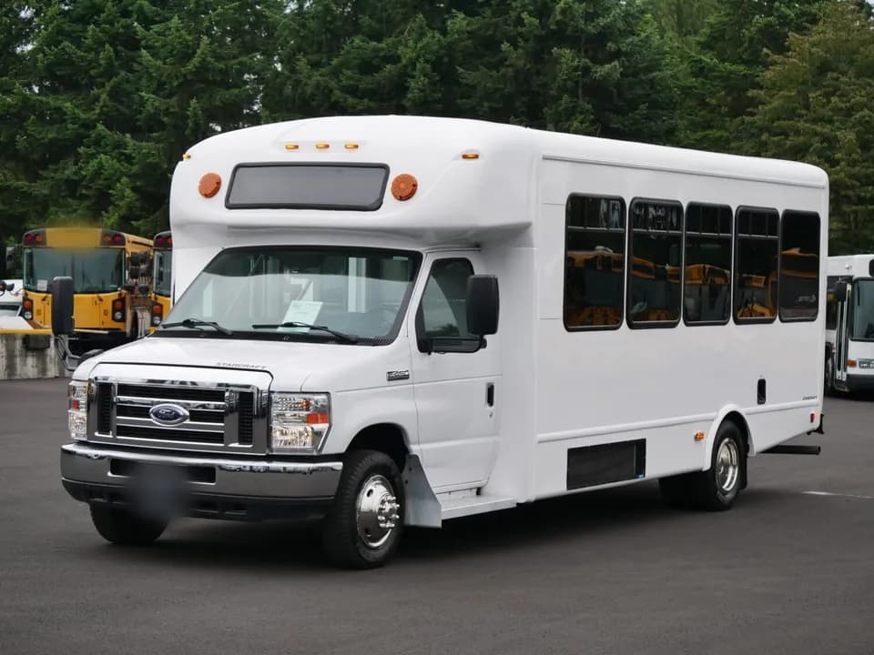 2018 Ford E450 Starcraft Shuttle Bus - Image 2