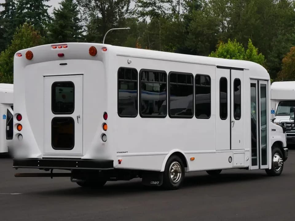 2018 Ford E450 Starcraft Shuttle Bus - Image 3