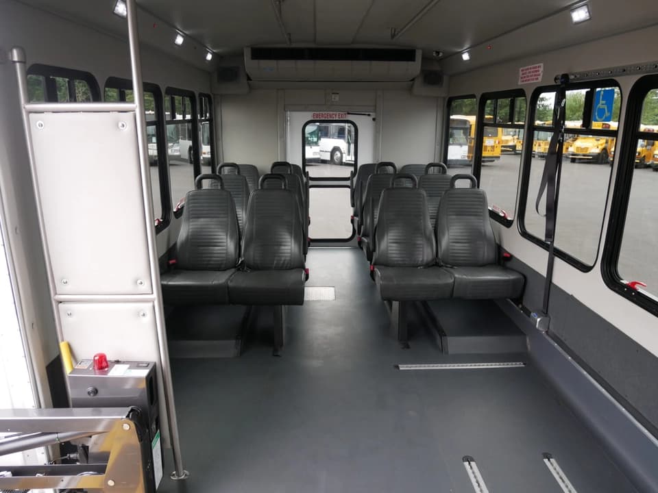 2018 Ford E450 Starcraft Shuttle Bus - Image 6