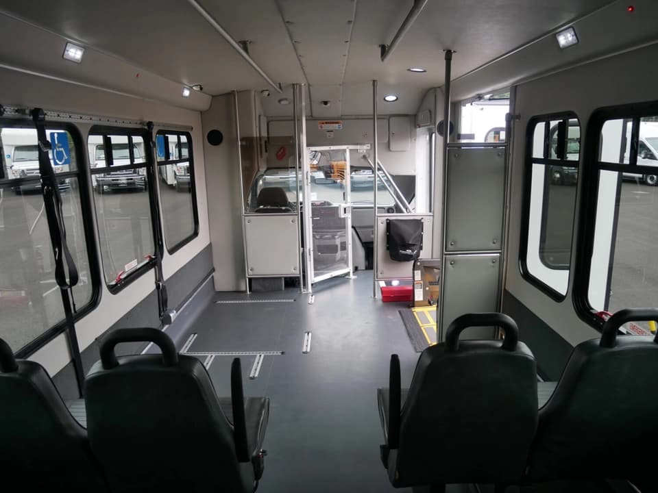 2018 Ford E450 Starcraft Shuttle Bus - Image 8