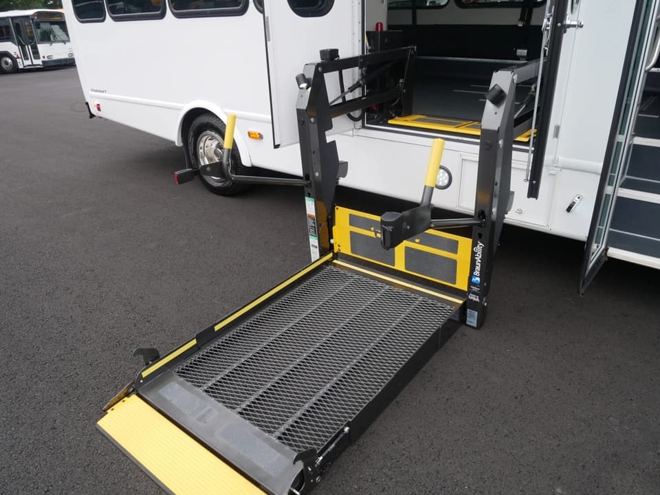 2018 Ford E450 Starcraft Shuttle Bus - Image 10