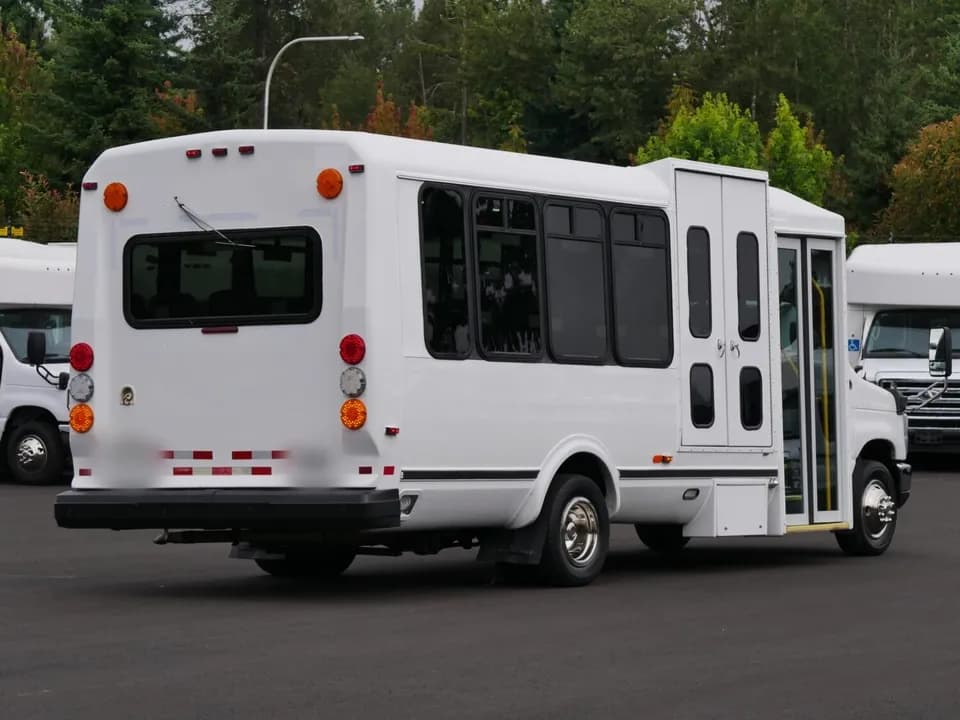 2014 ElDorado Aerotech Shuttle Bus - Image 3