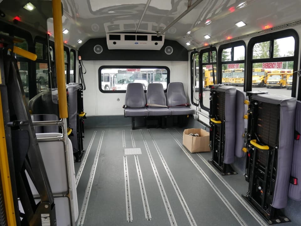 2014 ElDorado Aerotech Shuttle Bus - Image 7