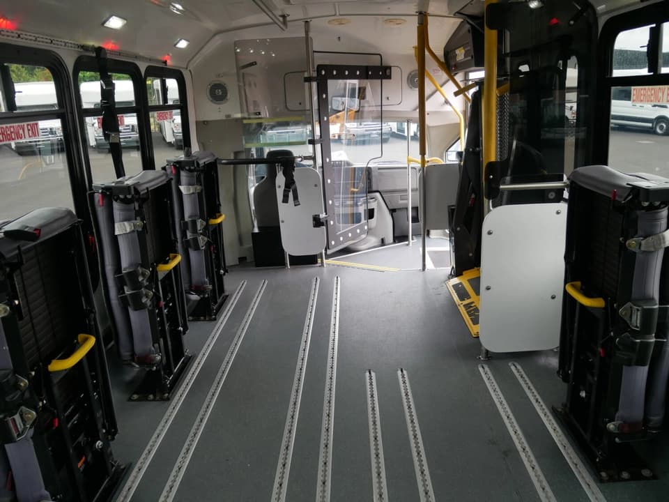 2014 ElDorado Aerotech Shuttle Bus - Image 8