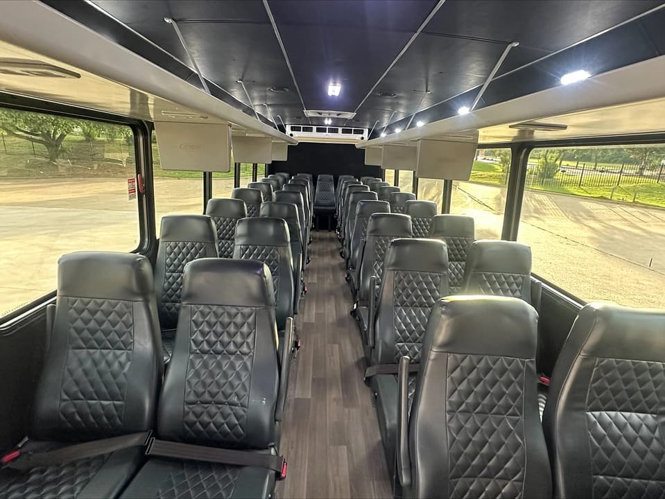 2018 Freightliner Glaval Executive Shuttle - Image 3