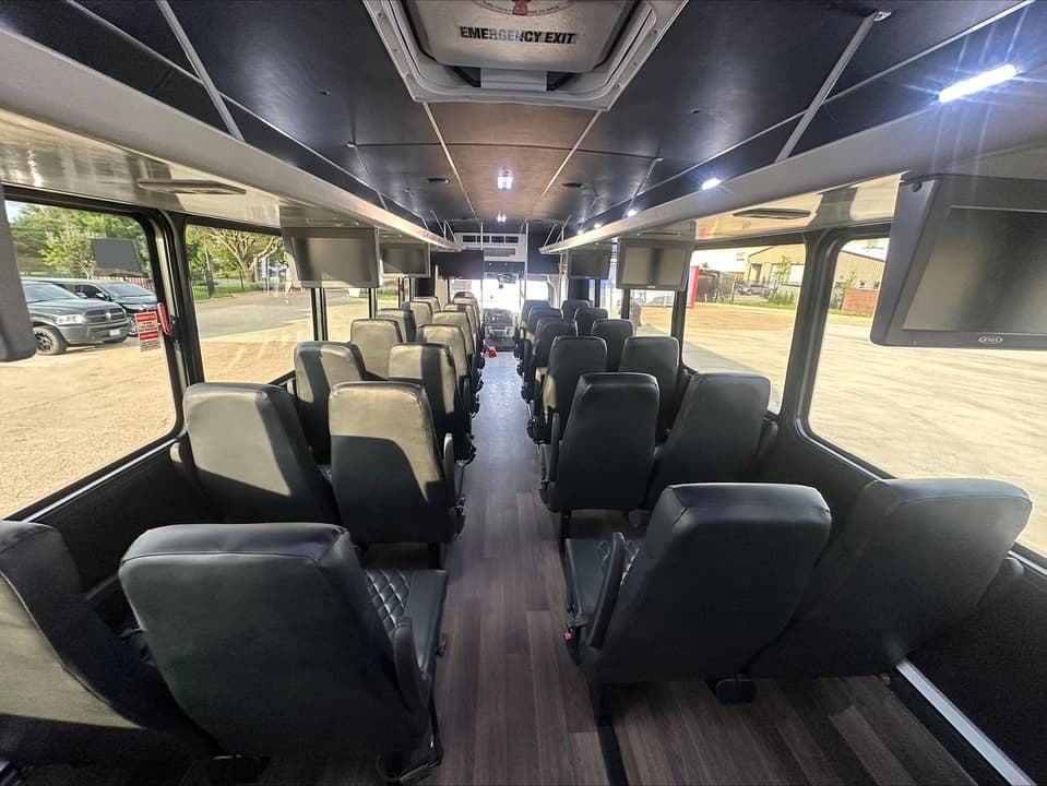 2018 Freightliner Glaval Executive Shuttle - Image 5