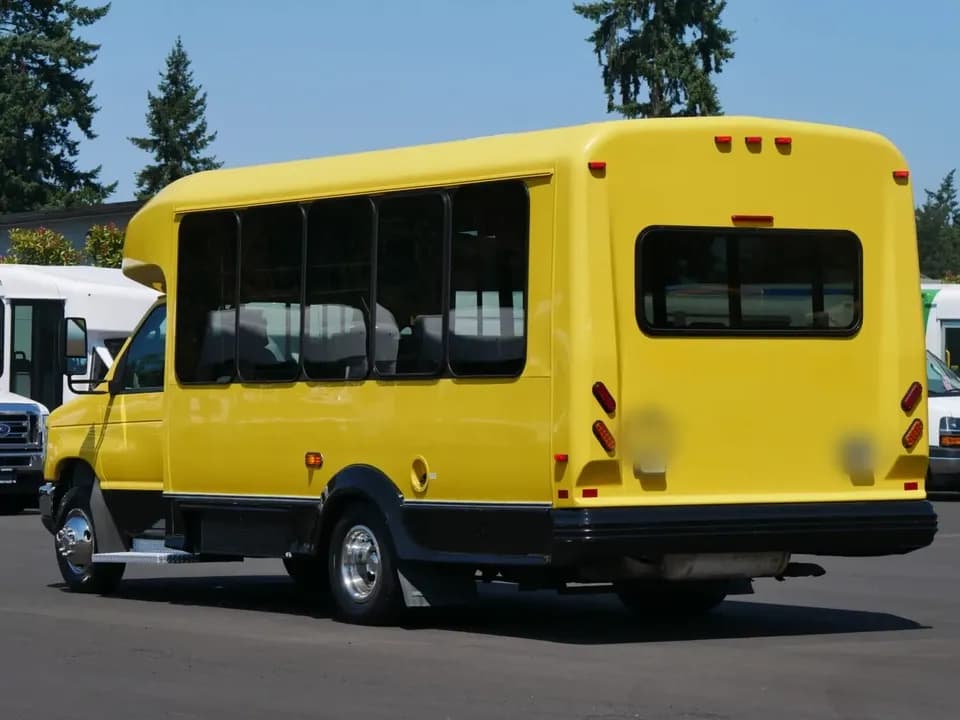 2016 ElDorado Aerotech Shuttle Bus - Image 4