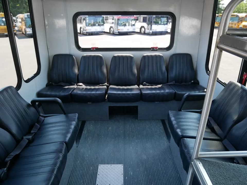 2016 ElDorado Aerotech Shuttle Bus - Image 7