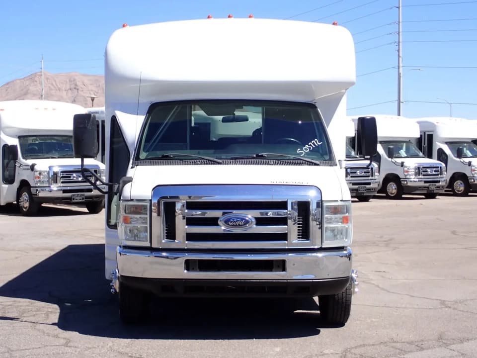 2010 Ford E450 Starcraft Allstar Shuttle Bus - Image 2