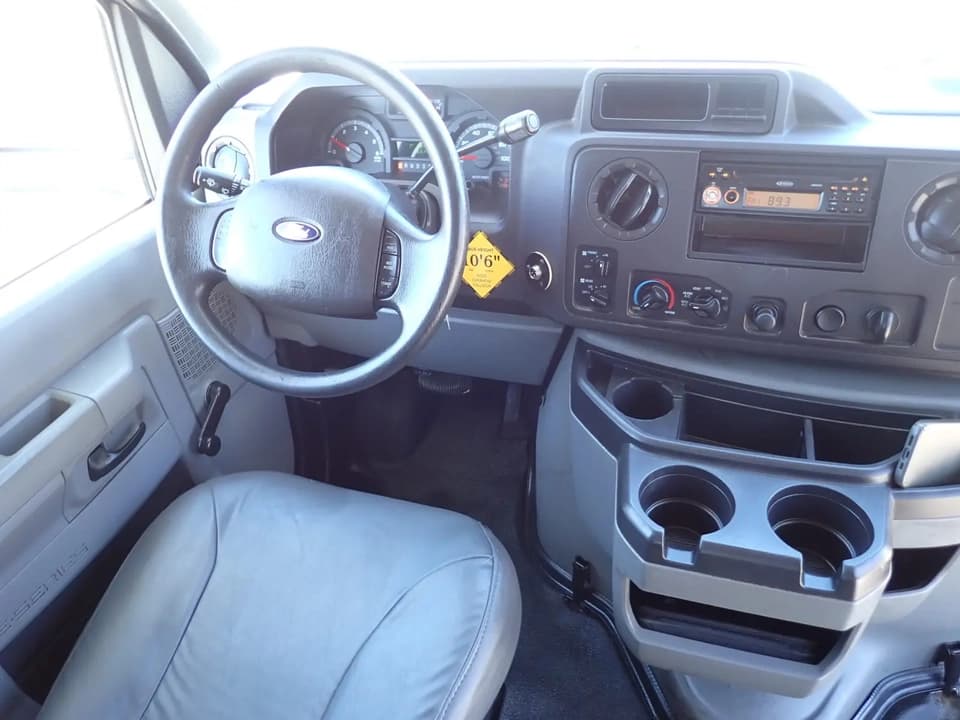 2010 Ford E450 Starcraft Allstar Shuttle Bus - Image 8