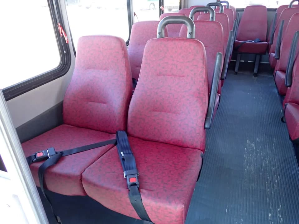 2010 Ford E450 Starcraft Allstar Shuttle Bus - Image 5