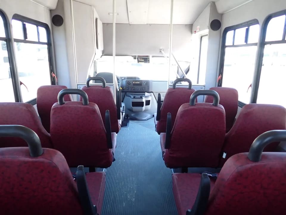 2010 Ford E450 Starcraft Allstar Shuttle Bus - Image 7