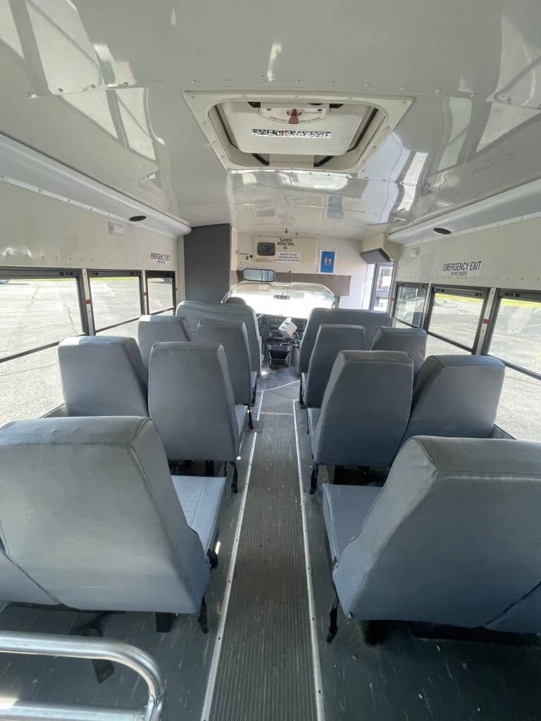 2011 Chevrolet Collins Shuttle Bus - Image 3