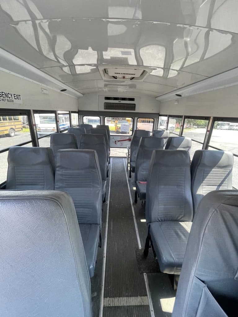 2011 Chevrolet Collins Shuttle Bus - Image 4