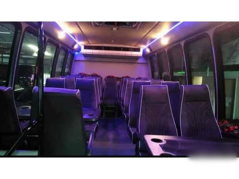 2012 Ford E450 Shuttle Bus - Image 5