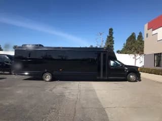 2017 Ford F-550 bus