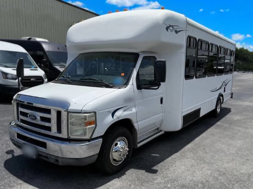 2010 Starcraft Allstar Shuttle Bus - Image 2