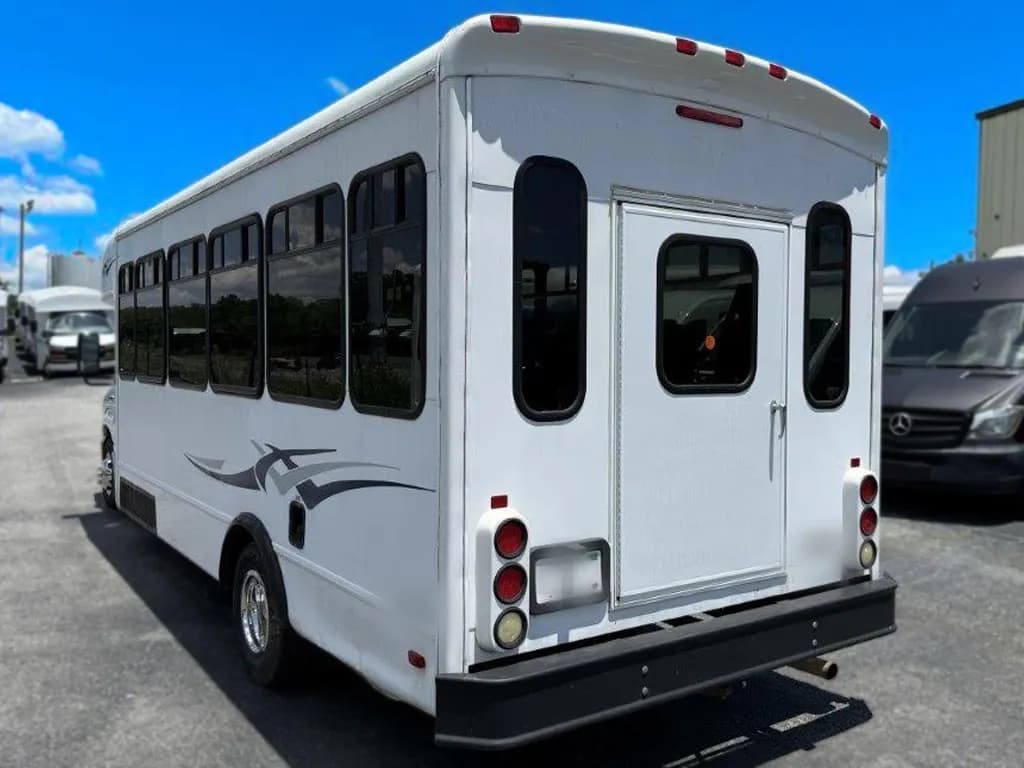 2010 Starcraft Allstar Shuttle Bus - Image 3