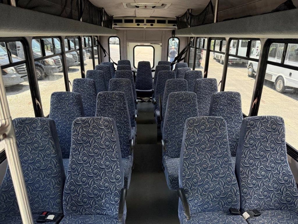 2010 Starcraft Allstar Shuttle Bus - Image 4