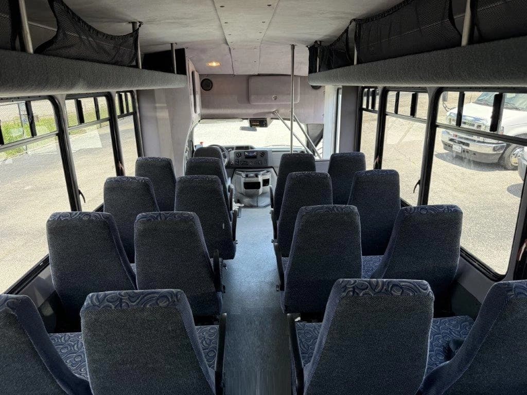 2010 Starcraft Allstar Shuttle Bus - Image 5
