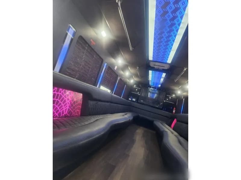 2014 Ford F-550 Party Bus - Image 6