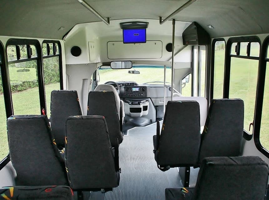 2014 Ford E450 Eldorado National Aerotec Shuttle Bus - Image 8
