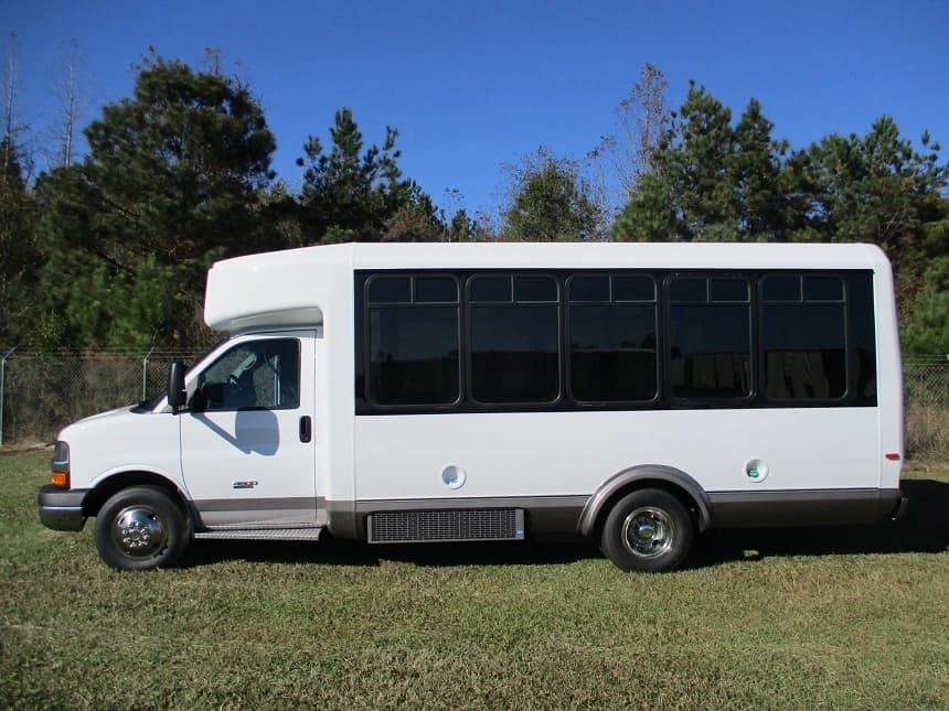 2015 Chevrolet G4500 Eldorado National Aerotec Shuttle Bus - Image 3