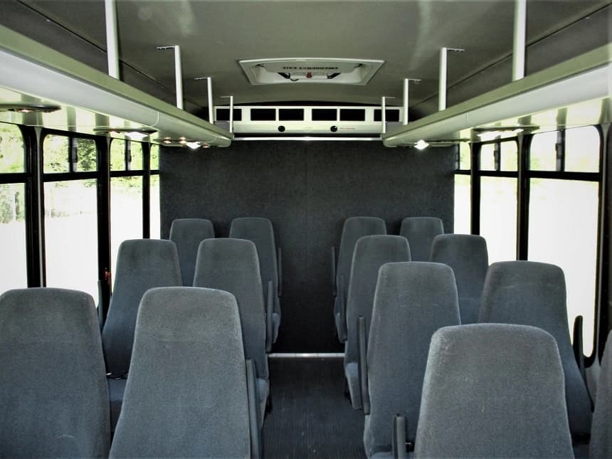 2015 Chevrolet G4500 Eldorado National Aerotec Shuttle Bus - Image 7