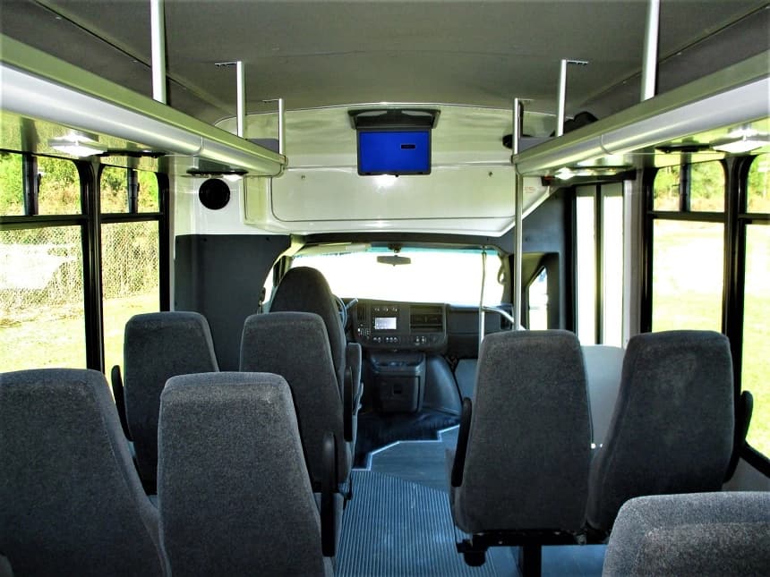 2015 Chevrolet G4500 Eldorado National Aerotec Shuttle Bus - Image 8