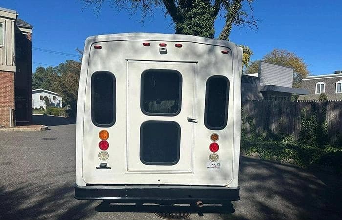 2015 Ford E350 Non-CDL ADA Shuttle Bus - Image 12