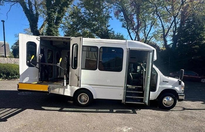 2015 Ford E350 Non-CDL ADA Shuttle Bus - Image 13