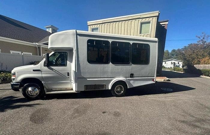 2015 Ford E350 Non-CDL ADA Shuttle Bus - Image 16