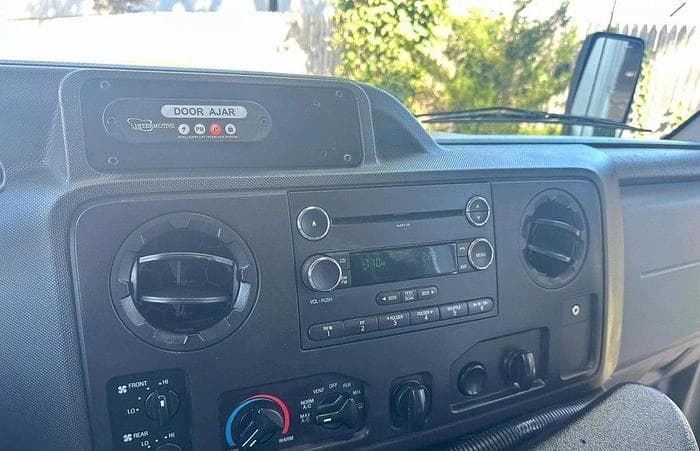 2015 Ford E350 Non-CDL ADA Shuttle Bus - Image 3