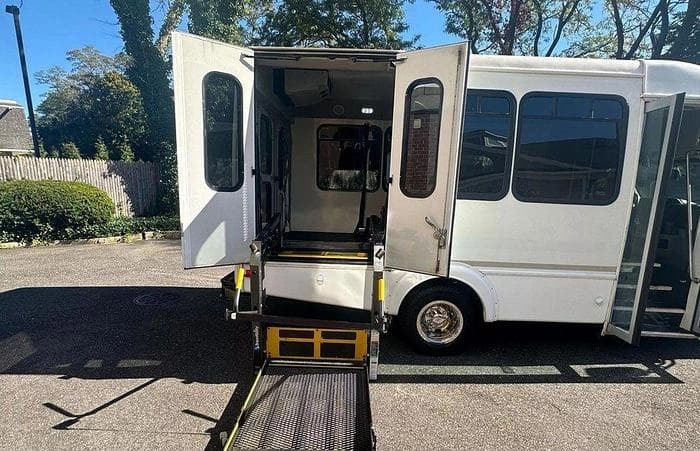 2015 Ford E350 Non-CDL ADA Shuttle Bus - Image 18