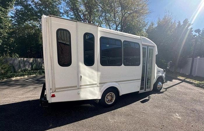 2015 Ford E350 Non-CDL ADA Shuttle Bus - Image 21
