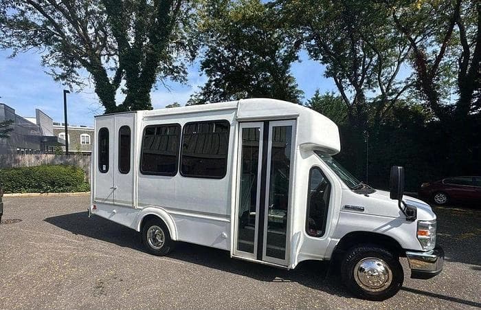 2015 Ford E350 Non-CDL ADA Shuttle Bus - Image 23