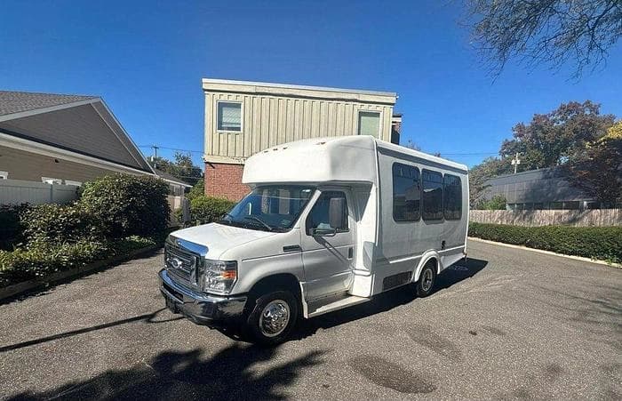 2015 Ford E350 Non-CDL ADA Shuttle Bus - Image 28