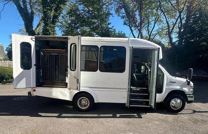2015 Ford E350 Non-CDL ADA Shuttle Bus - Image 33