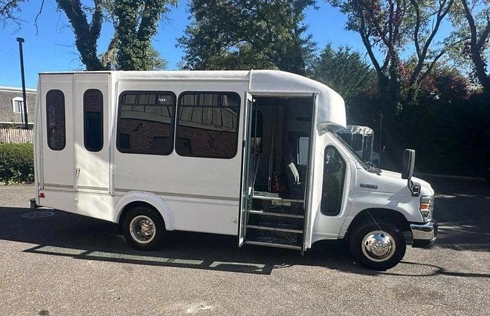 2015 Ford E350 Non-CDL ADA Shuttle Bus - Image 34