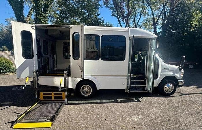 2015 Ford E350 Non-CDL ADA Shuttle Bus - Image 5