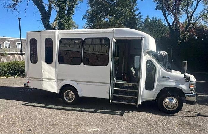 2015 Ford E350 Non-CDL ADA Shuttle Bus - Image 9