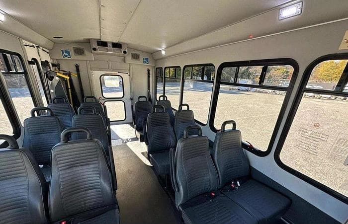 2016 Ford E-350 ADA Shuttle Bus - Image 11