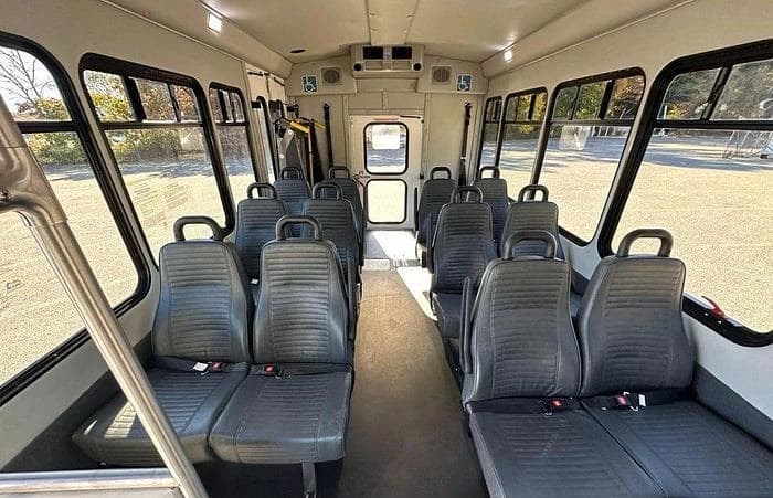 2016 Ford E-350 ADA Shuttle Bus - Image 12