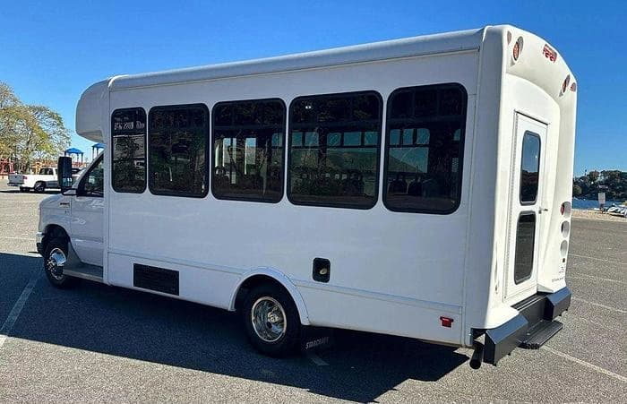 2016 Ford E-350 ADA Shuttle Bus - Image 15