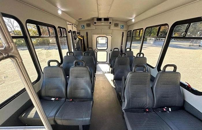 2016 Ford E-350 ADA Shuttle Bus - Image 16