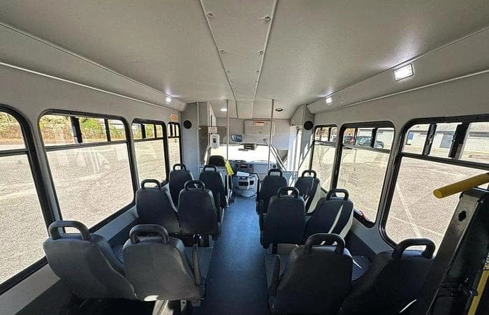 2016 Ford E-350 ADA Shuttle Bus - Image 19