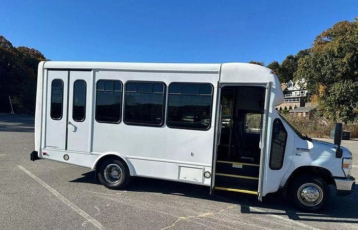2016 Ford E-350 ADA Shuttle Bus - Image 20