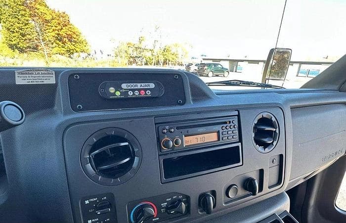 2016 Ford E-350 ADA Shuttle Bus - Image 22