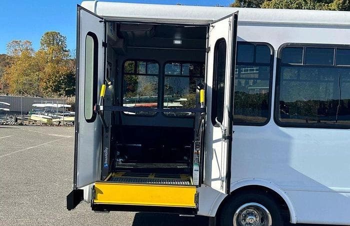 2016 Ford E-350 ADA Shuttle Bus - Image 5
