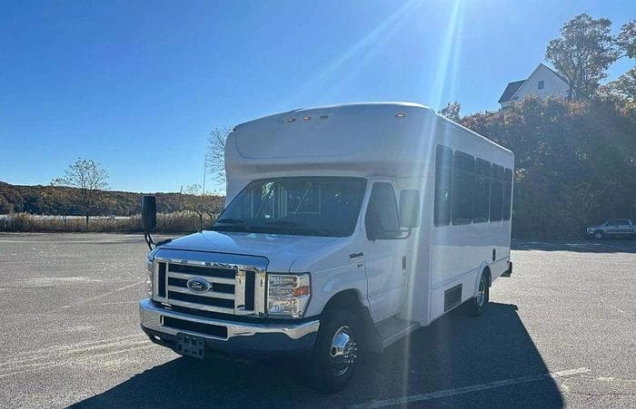 2016 Ford E-350 ADA Shuttle Bus - Image 27